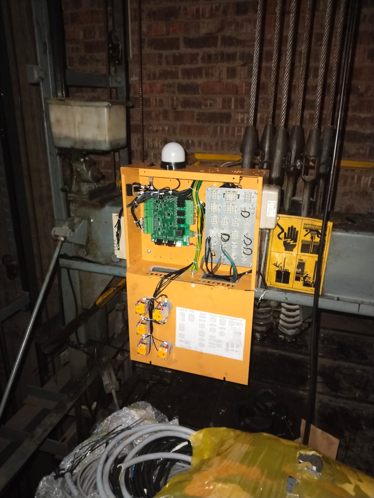 Elevator control upgrade components for modernisation